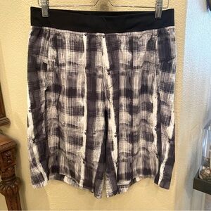 LULULEMON Men Black and White Patterned Unlined Athletic Shorts Size Large